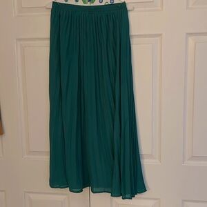 APRICOT Long, dark/medium green pleated chiffon style skirt